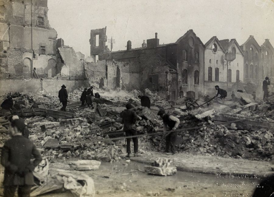 L’incendie de Cork : deux rues du centre-ville après l’incendie, 13 décembre 1920