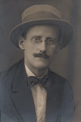 James Joyce avec une moustache, détail, 1915